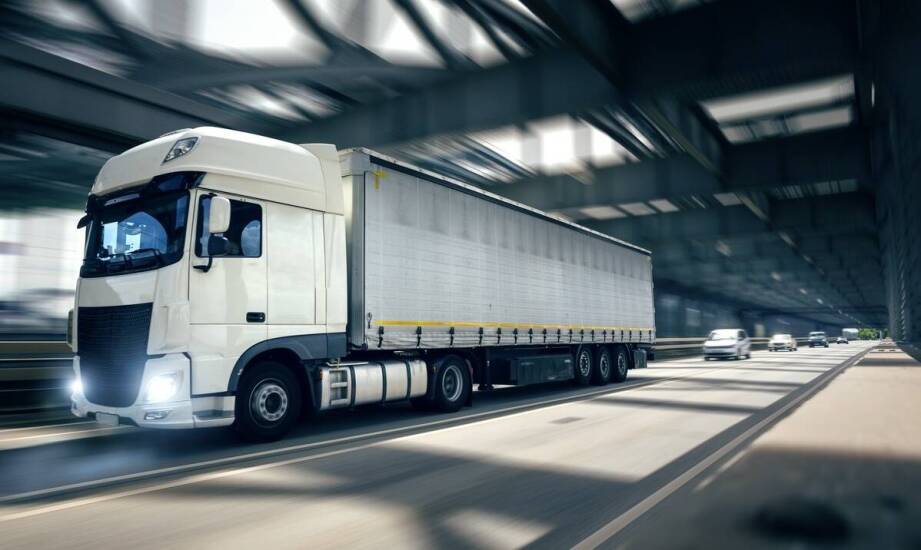 Automatyczny załadunek i rozładunek w naczepach – korzyści technologii Cargo Floor