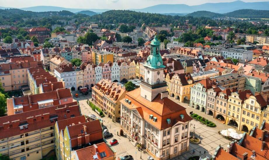 Tradycje i obyczaje Gniezna: jak lokalne wydarzenia wzbogacają turystykę