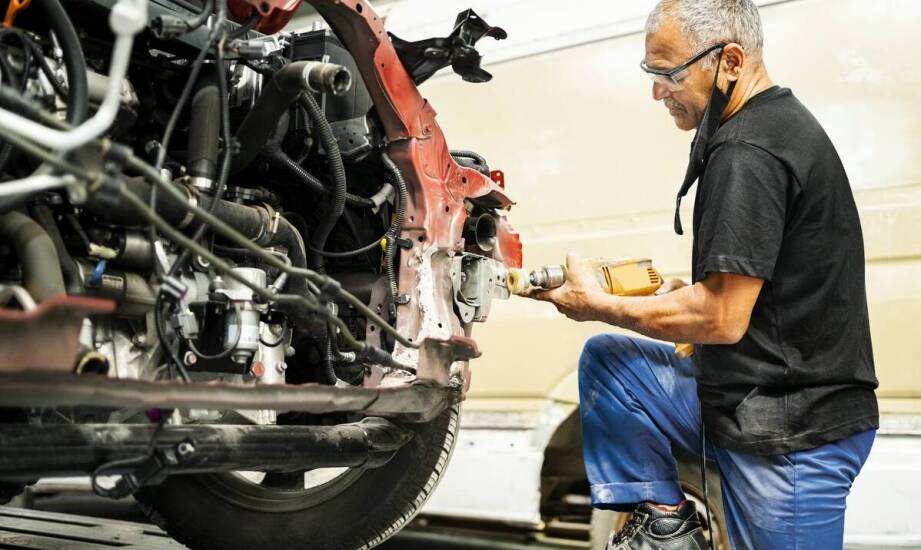 Rola doświadczonych specjalistów w naprawach blacharsko-lakierniczych