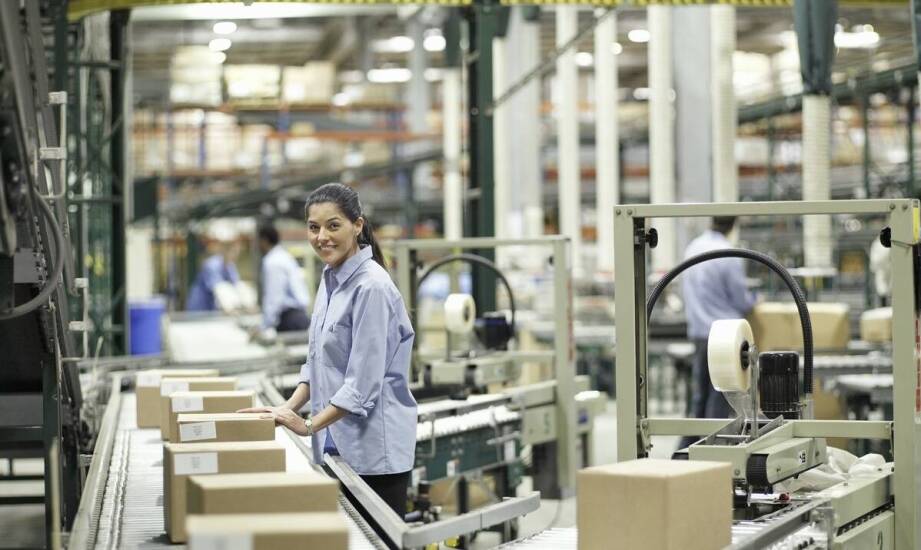 Jak kontrola jakości wpływa na koszt konfekcjonowania produktów?