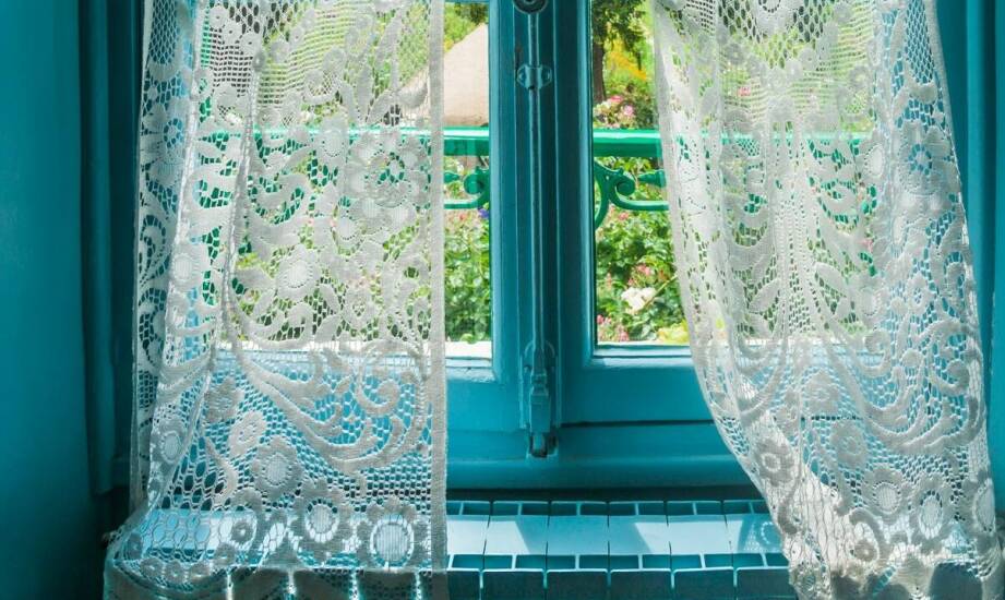 Jakie są zalety użycia kafli na parapet w ekstremalnych warunkach klimatycznych?