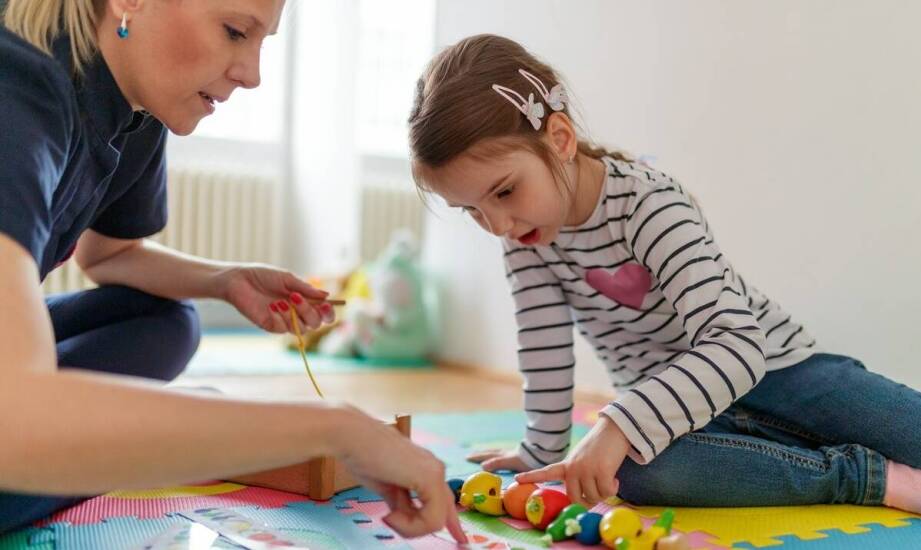 W jaki sposób psychoterapeuta wspiera dzieci z lękami społecznymi?