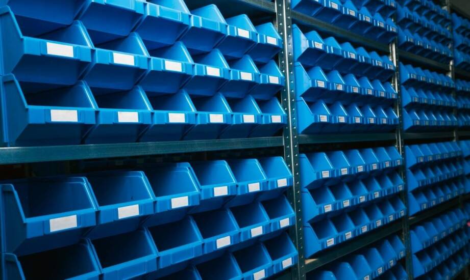 Wykorzystanie opasek zaciskowych w magazynowaniu – kluczowe korzyści