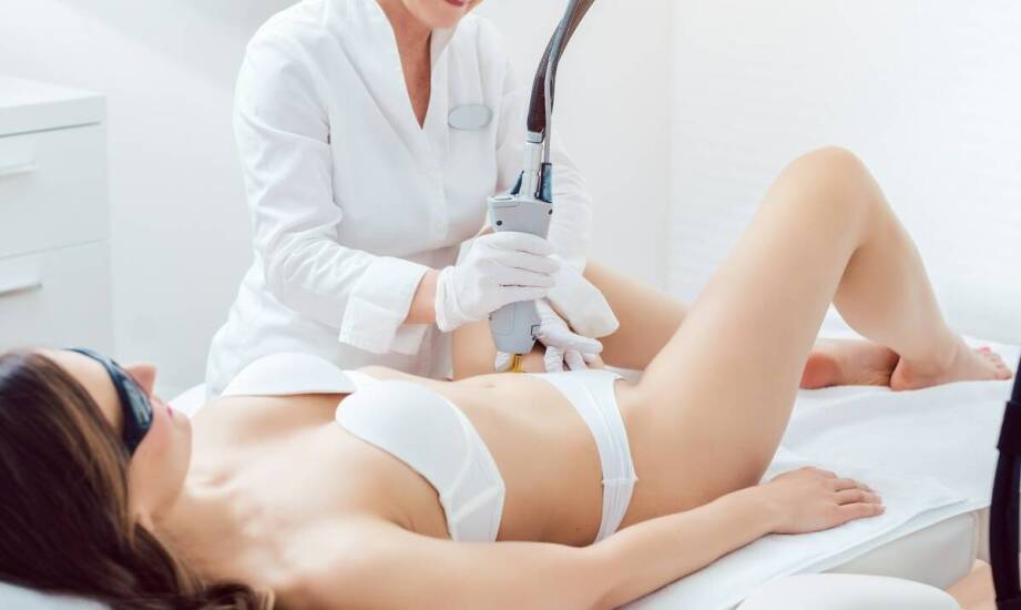 Różnice między depilacją laserową pach a innymi metodami usuwania owłosienia