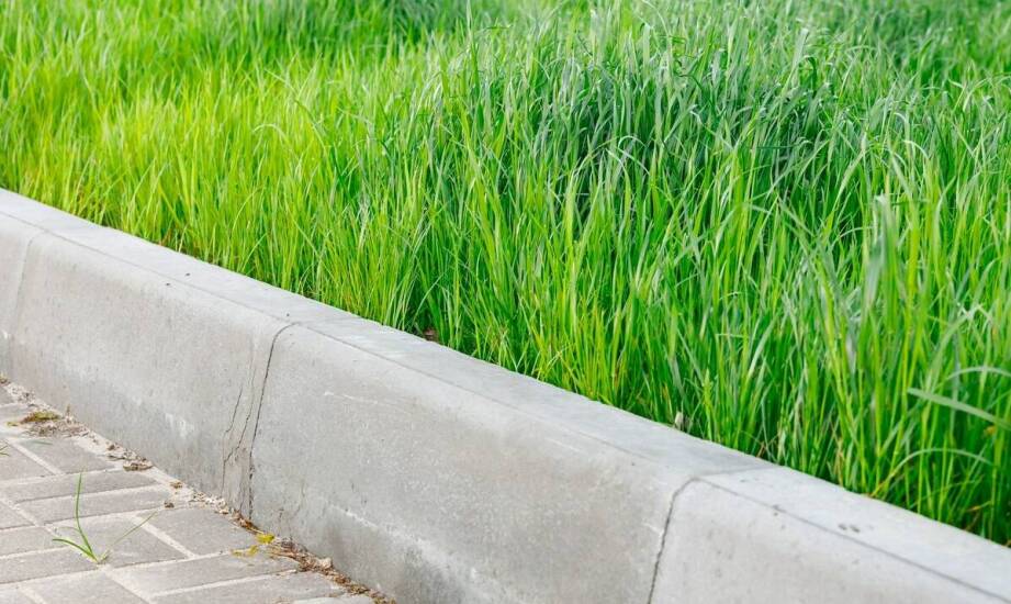 Jak wykorzystać separator drogowy betonowy do ochrony środowiska miejskiego?