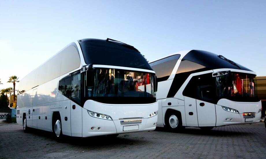 Wynajem luksusowych busów – jak podróżować w komforcie podczas eventów?
