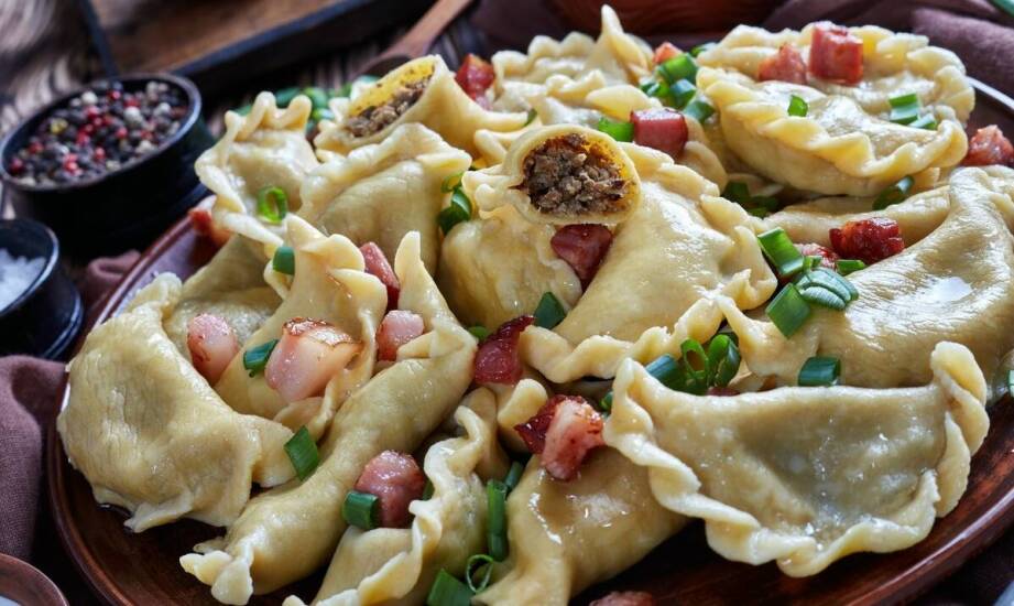 Tradycyjne dania polskie, które warto zamówić na rodzinny obiad