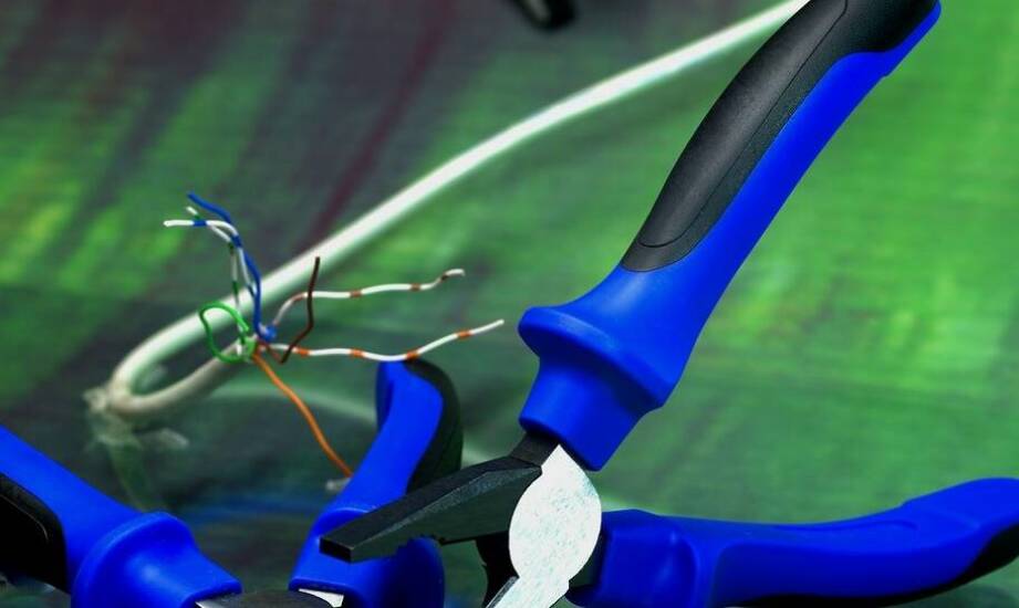 Zastosowanie opasek zaciskowych w budownictwie – kluczowe korzyści i zastosowania