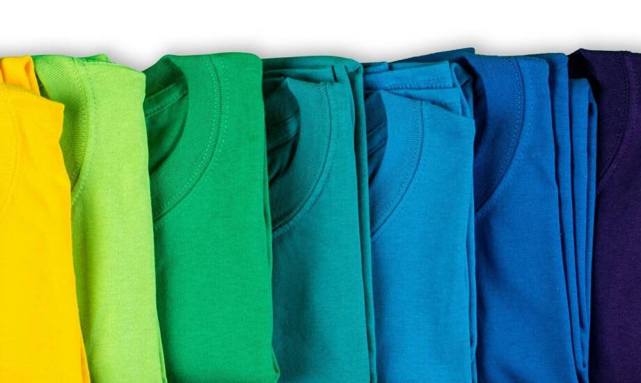 Jakie materiały dominują w ubraniach dziecięcych z oferty online?