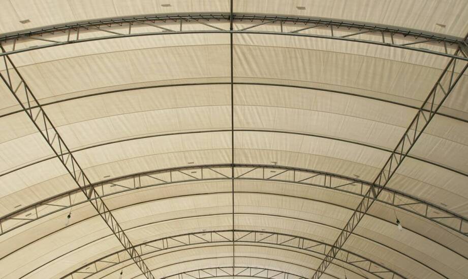 Jak poliwęglan falisty wpływa na komfort termiczny wewnętrznych przestrzeni?