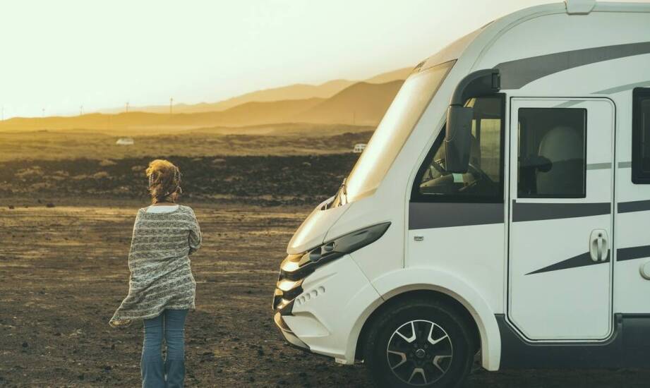 Jakie meble do kampera są najlepsze dla osób prowadzących mobilny tryb życia?