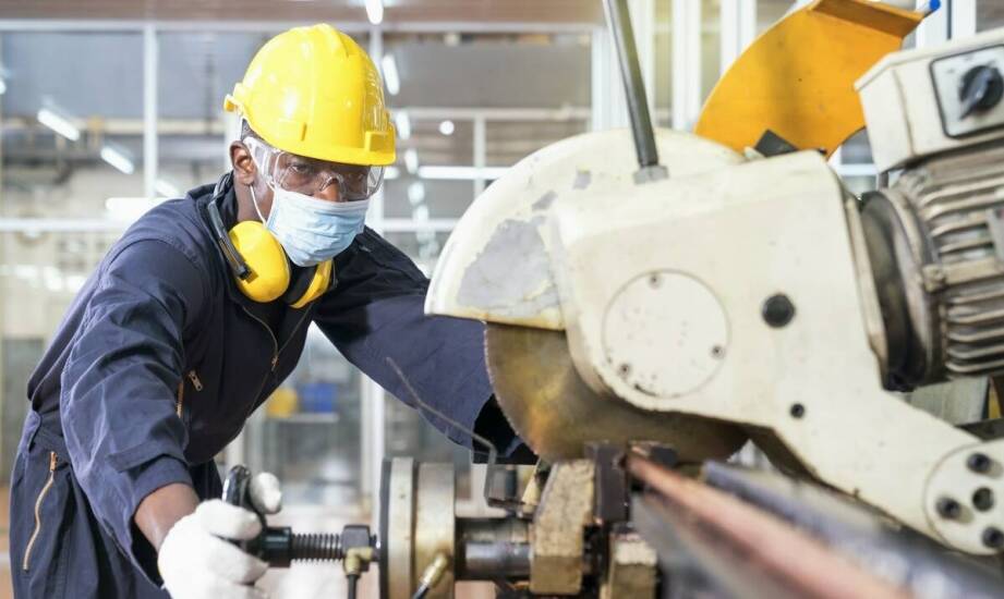 Jakie są kluczowe aspekty serwisowania i konserwacji nowoczesnych gratowarek?