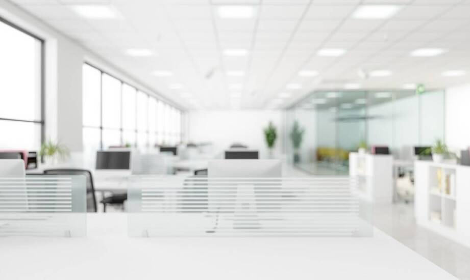 Jak często powinno się stosować zamgławianie w biurach?