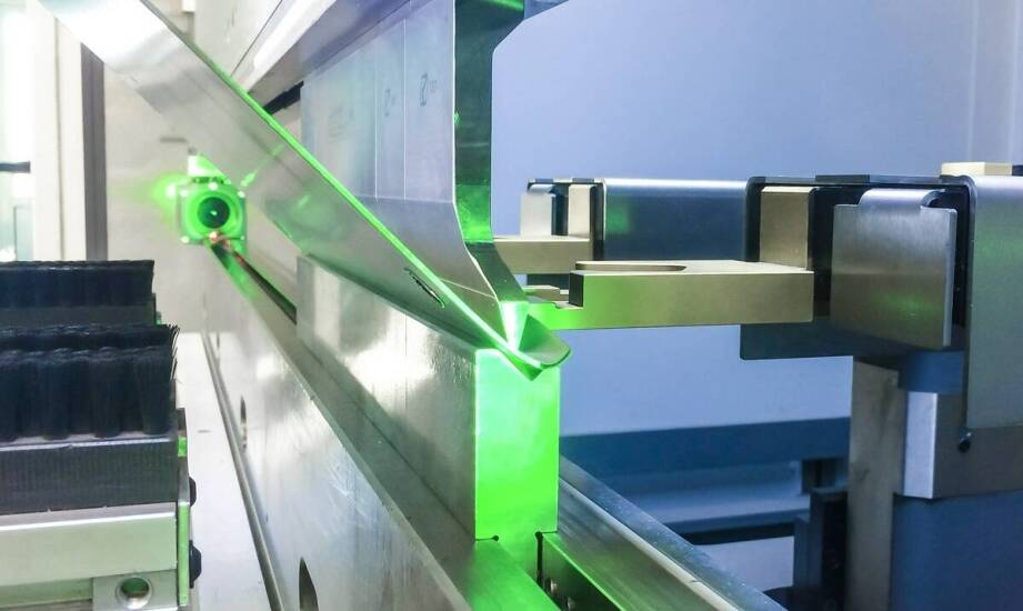 Jak zaginarki hydrauliczne wspierają procesy produkcyjne w przemyśle metalowym?