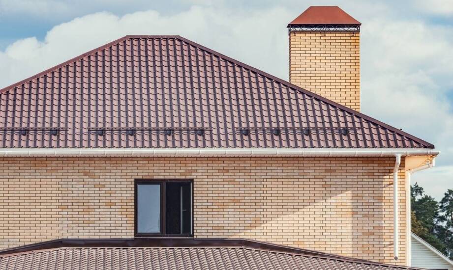 Porównanie kosztów domów drewnianych i murowanych: na co zwrócić uwagę?