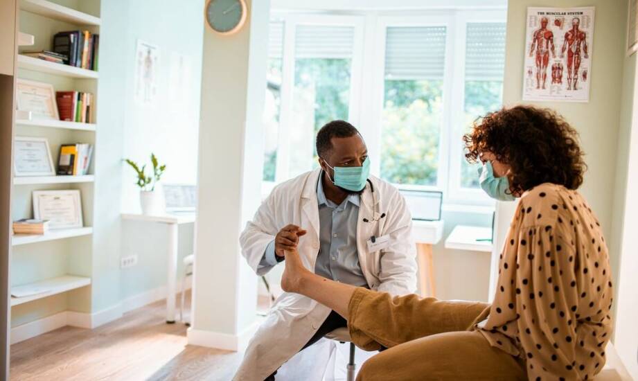 Jakie nowoczesne terapie oferuje ortopeda w leczeniu osteoporozy?