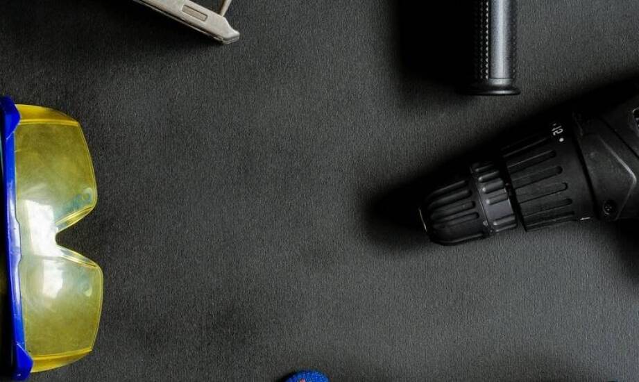 Rola specjalistycznego sprzętu w pracach dekarskich i blacharskich