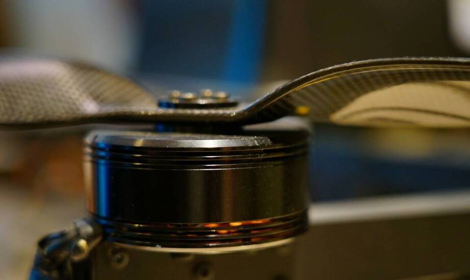 Jak gumowe elementy w złączach obrotowych 1 cal wpływają na ich elastyczność?