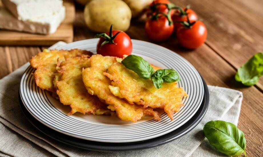 Jakie dodatki do placków ziemniaczanych proponuje Swojska Chata?