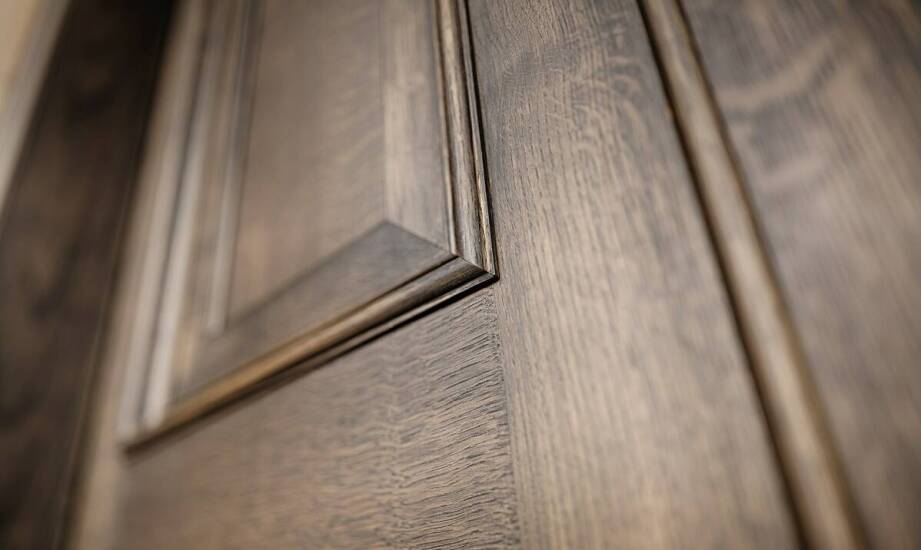 Okna drewniane a ochrona przed hałasem – fakty i mity