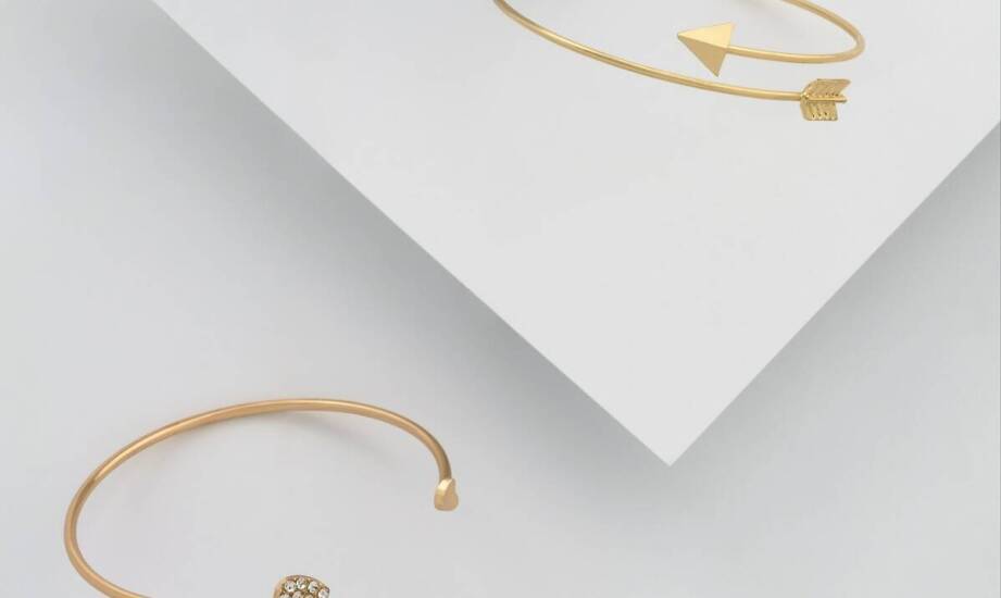 Jakie wzory pierścionków na kostki są najpopularniejsze w tym sezonie?