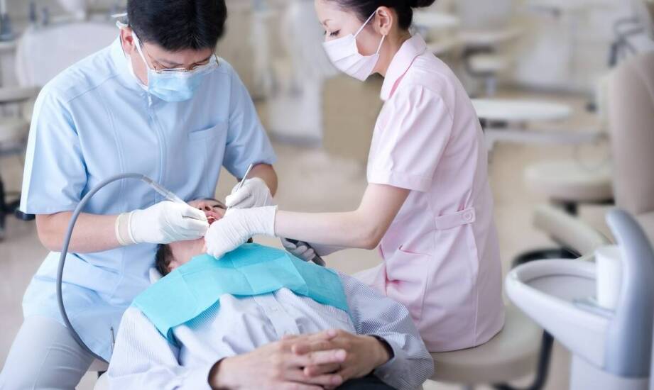 Jak praktyki zawodowe wspierają rozwój przyszłych higienistek stomatologicznych?