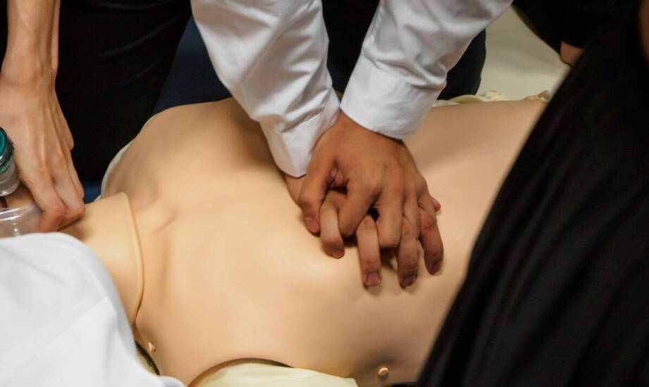 Pierwsza pomoc przy oparzeniach elektrycznych: jakie kroki podjąć?