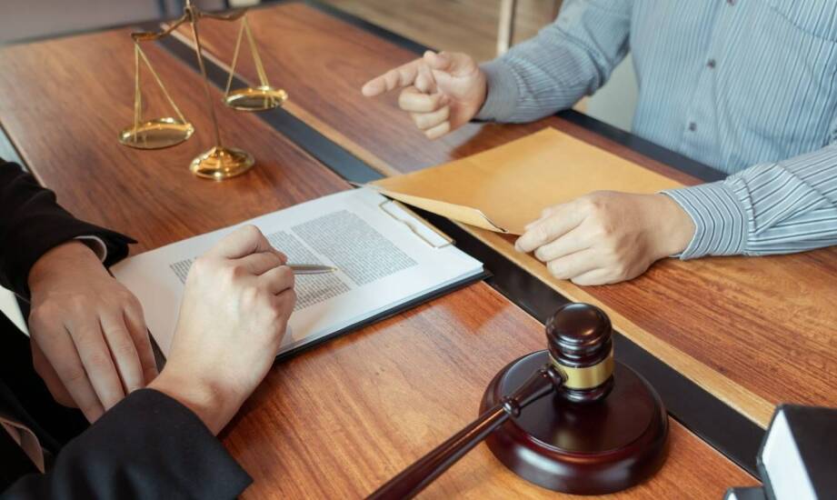 Jakie są etapy przygotowania do postępowania karnego przy wsparciu kancelarii?