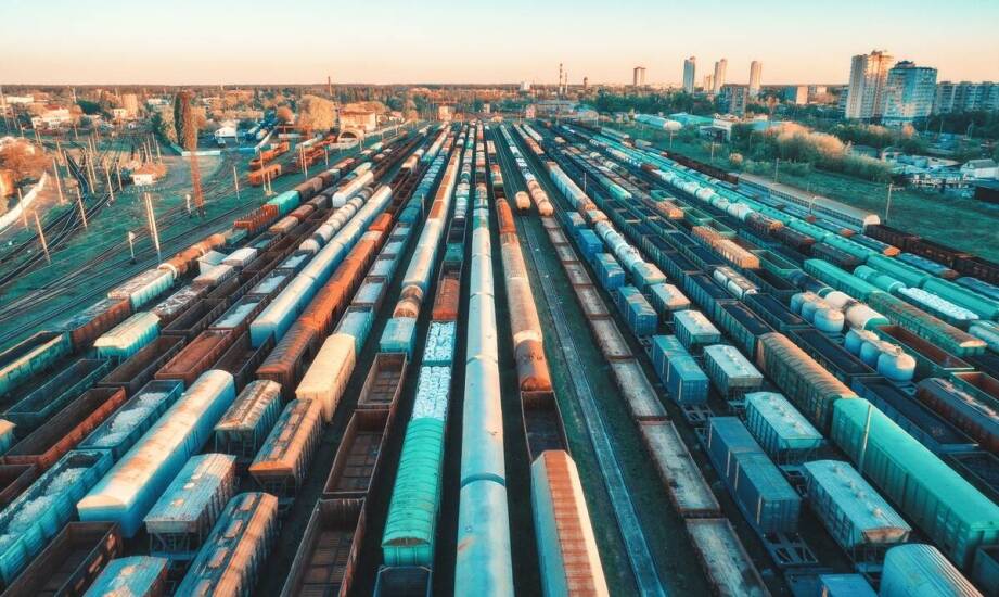 Przewozy całopojazdowe: co oferują krakowskie firmy spedycyjne?