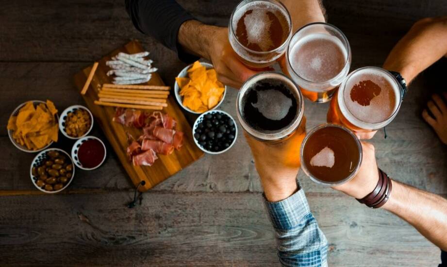 Jak humor i konkursy wpływają na atmosferę karczmy piwnej?