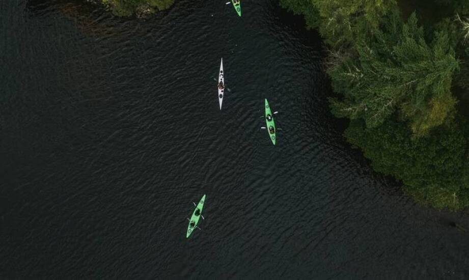 Jak spływy kajakowe pomagają w redukcji stresu i poprawie samopoczucia?