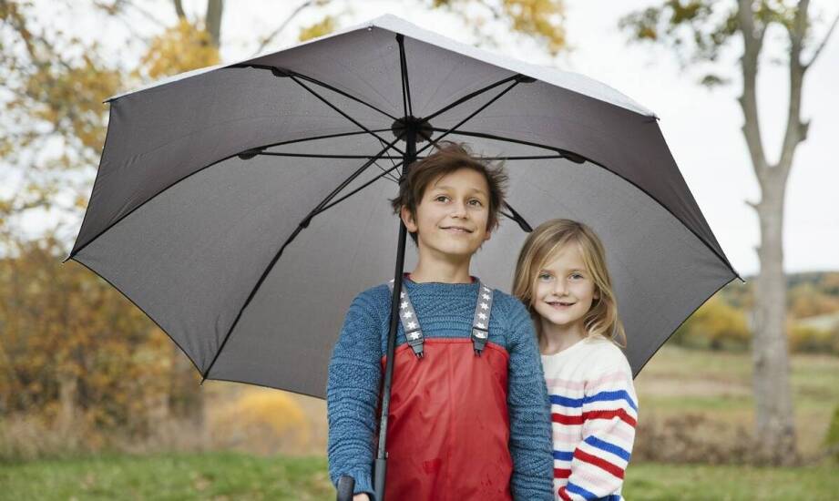 Parasol reklamowy z logo – jak dostosować go do specyfiki branży?