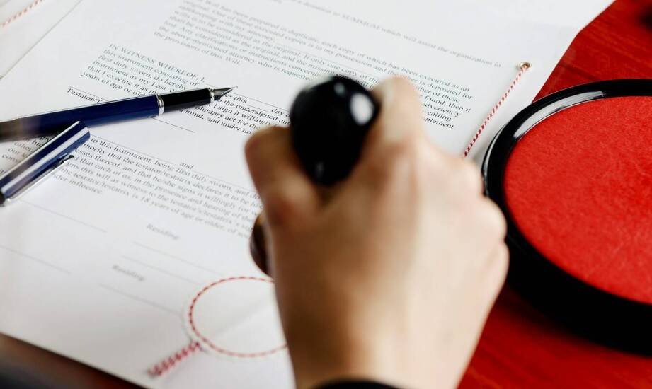 Jakie są różnice między poświadczeniem podpisu a innymi dokumentami urzędowymi?