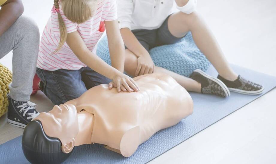 Rola techniki umieszczania elektrod w skutecznej defibrylacji dzieci