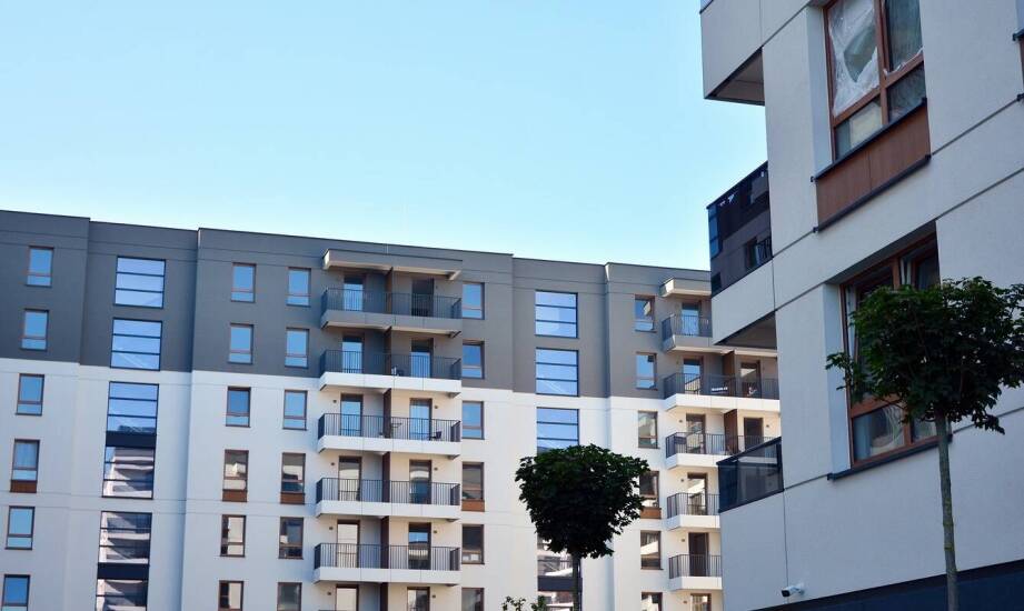 Jakie nieruchomości w okolicach Warszawy łączą komfort z atrakcyjną ceną?