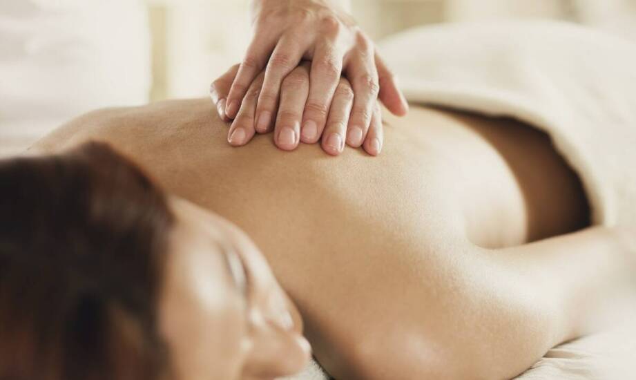 Jakie korzyści przynosi masaż w procesie rehabilitacji kręgosłupa?