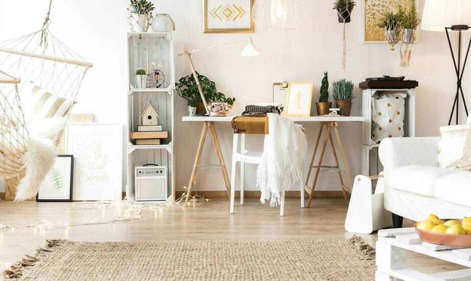 Obrazki święte na ścianie – jak wpływają na tworzenie kącika modlitewnego?