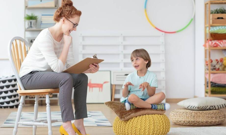 Jakie są główne cele terapii Tomatis dla dzieci z deficytem uwagi?