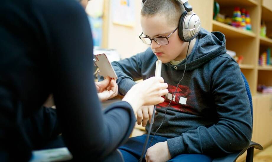 Jak audiometria impedancyjna wspiera diagnozę zaburzeń słuchu u najmłodszych?