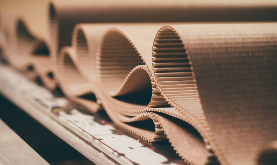 Wpływ druku offsetowego na estetykę i trwałość tekturowych rękawów