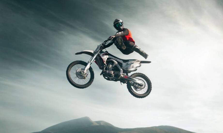 Jakie są wymagania fizyczne i psychiczne przed skokiem z atmosfery?