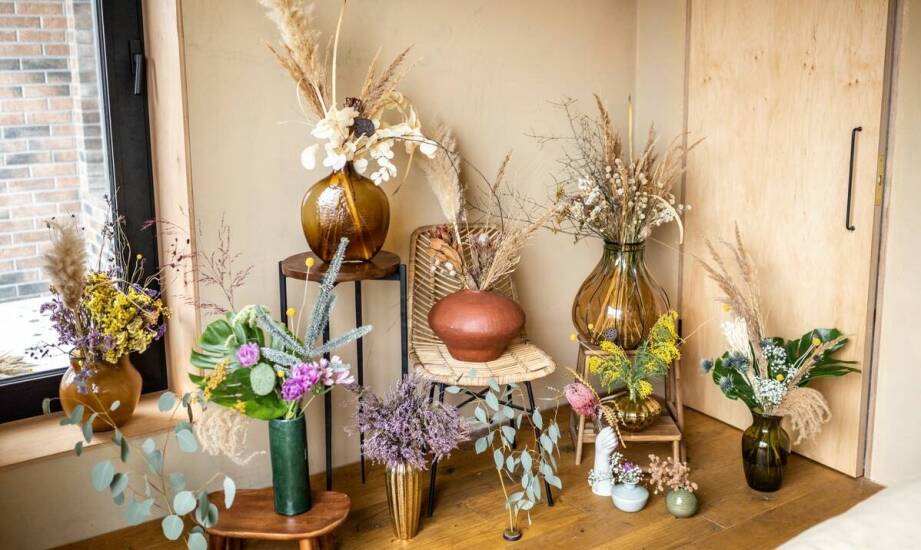 Jakie są dostępne opcje urn kremacyjnych w ofercie zakładu pogrzebowego?