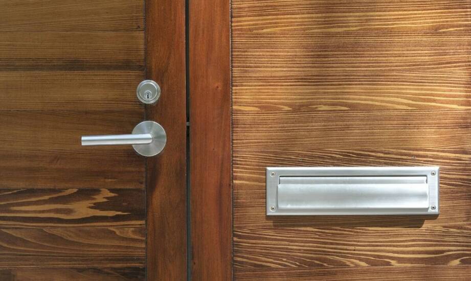 Wybór drzwi wejściowych – jakie materiały są najbardziej trwałe?