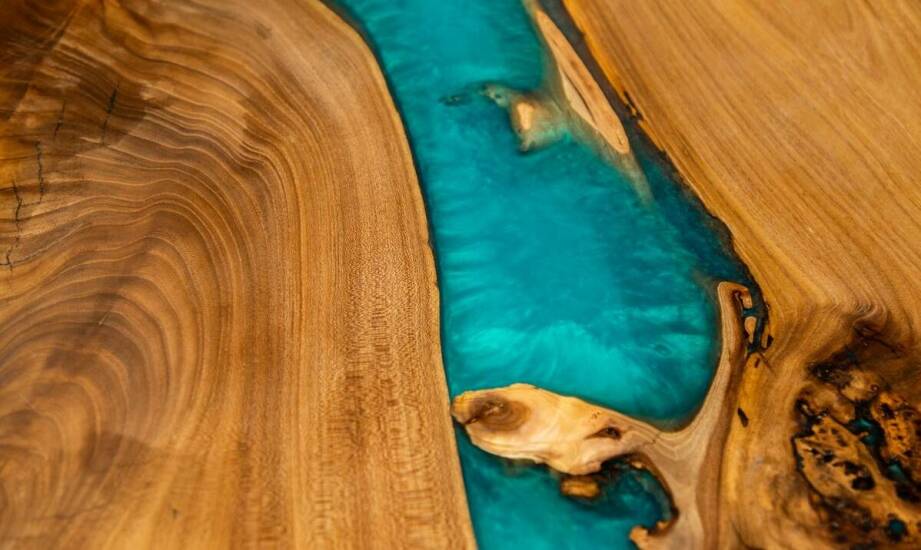 Odporność chemiczna posadzek żywicznych – dlaczego to ważne?