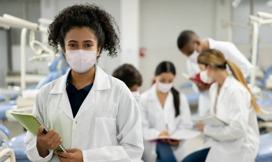 Wybór odpowiedniego obuwia medycznego dla studentów kierunków medycznych