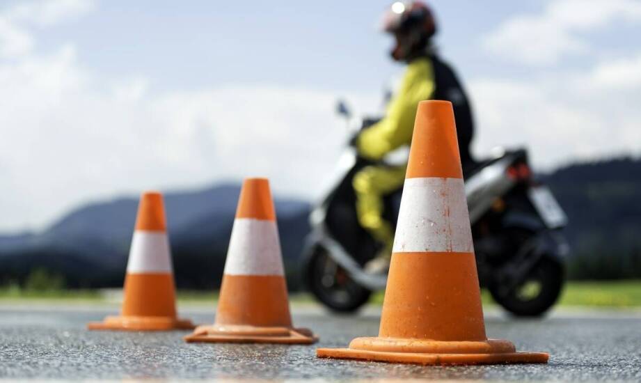 Różnice w wymaganiach wiekowych dla kursantów na prawo jazdy kat A