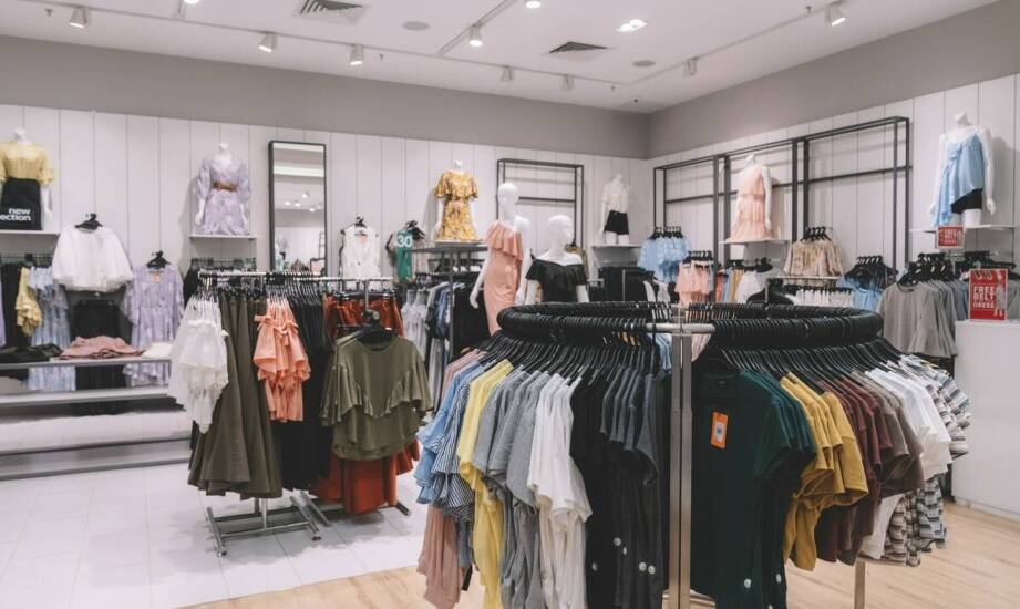 Zrównoważona moda w manhattan sklepie odzieżowym: co warto wiedzieć?