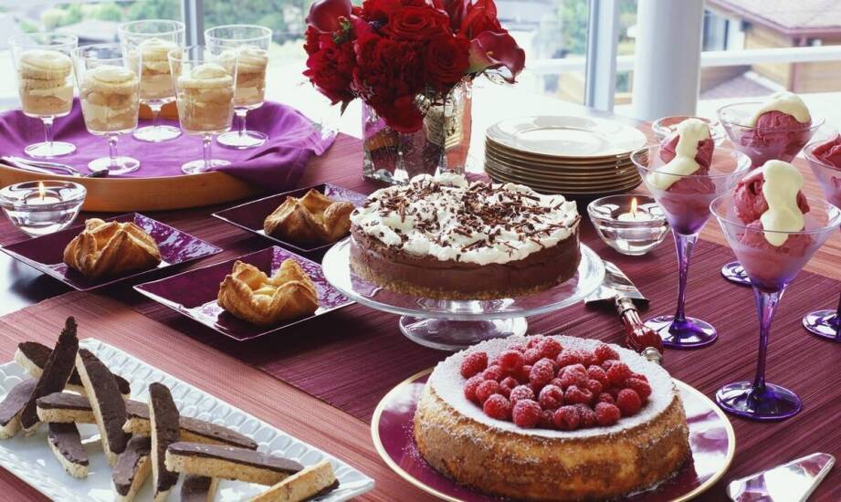 Przepisy na ciasta urodzinowe inspirowane kuchniami świata