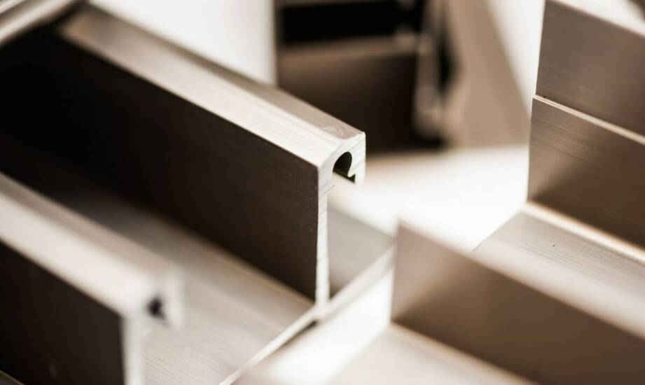 Właściwości profili stalowych: co warto wiedzieć przed zakupem?