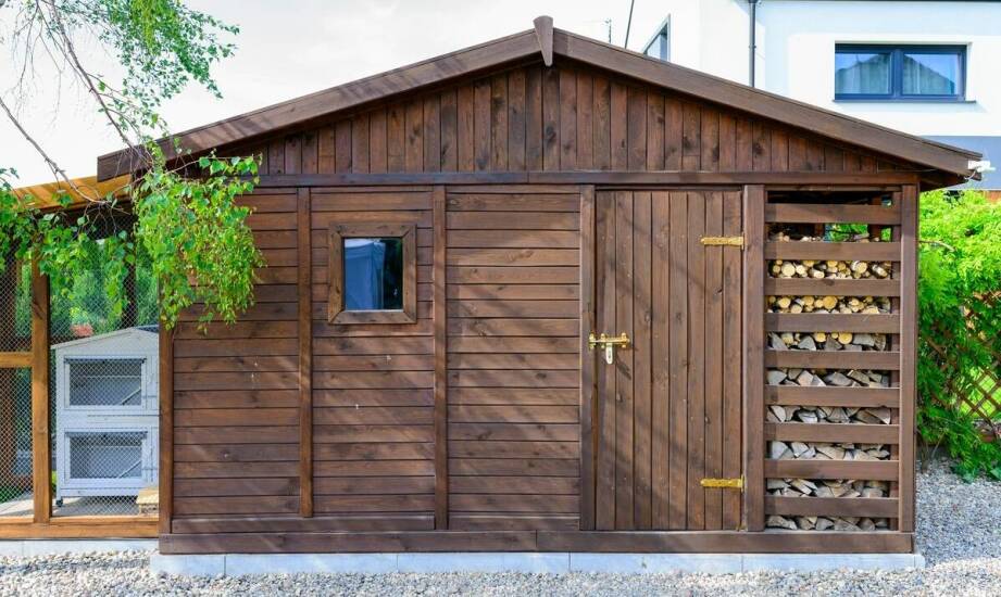 Wiata garażowa drewniana jako element architektury krajobrazu